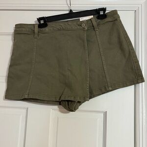 NWT SO WRAP DENIM SKORT GREEN
